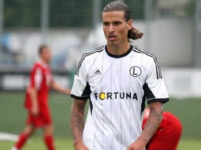 Нападающего сборной Сербии арестовали за нарушение карантина