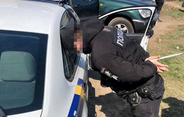 В Одессе копы требовали от дилера продавать их наркотики