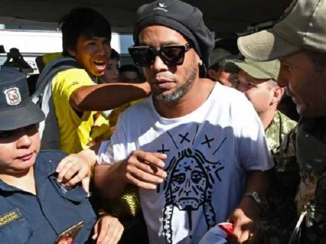 Легендарного Роналдиньо выпустили из тюрьмы за круглую сумму