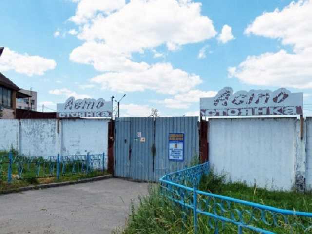 Пенсионер МВД устроил «распродажу» авто со штрафплощадки: исчезло свыше 30 машин