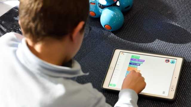 Дети психуют, родители на грани срыва: в Украине случился коллапс с дистанционным обучением