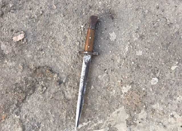 В Днепре полицейский спас прохожую от мужчины с ножом