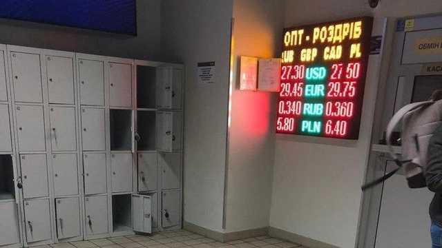 НБУ завезли наличными $370 млн, но решили их приберечь под новый кризис