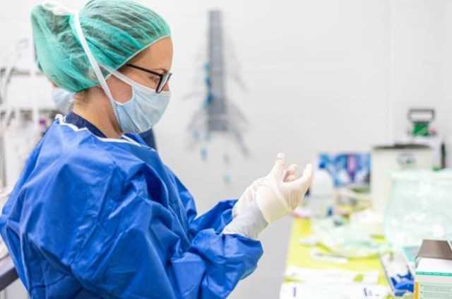 В умовах коронавірусу з лікарень масово почали звільнятися медсестри та санітари