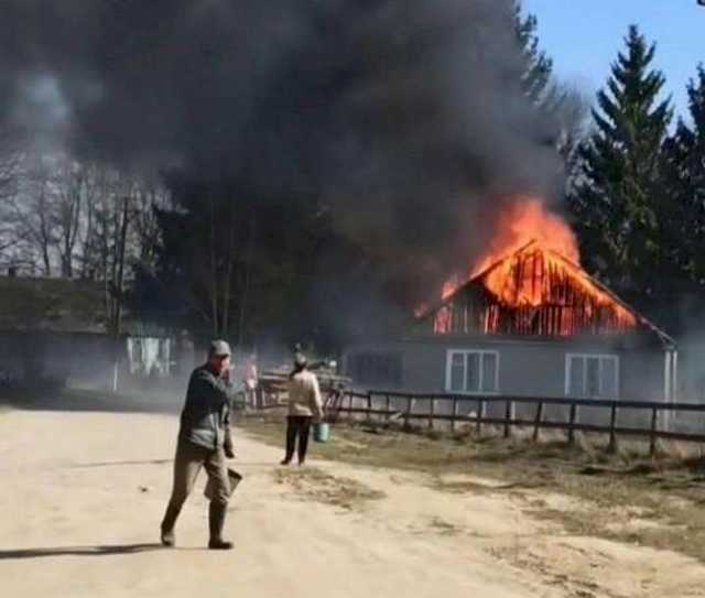 В Житомирской области вместе с сухой травой сожгли здание сельсовета
