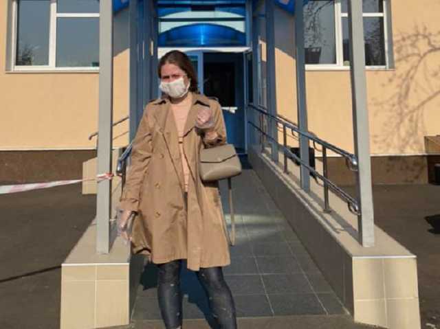 «Затащили в автобус и поставили на колени»: киевлянка пожаловалась на полицейский беспредел