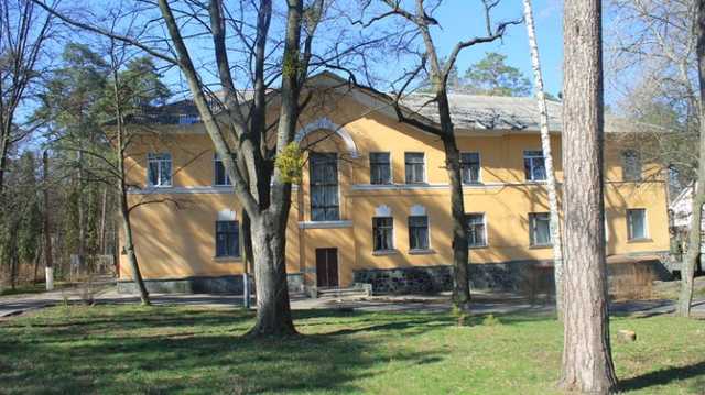 Украинцев, вернувшихся из ОАЭ, поместили на “бесплатную” обсервацию за 7000 гривен