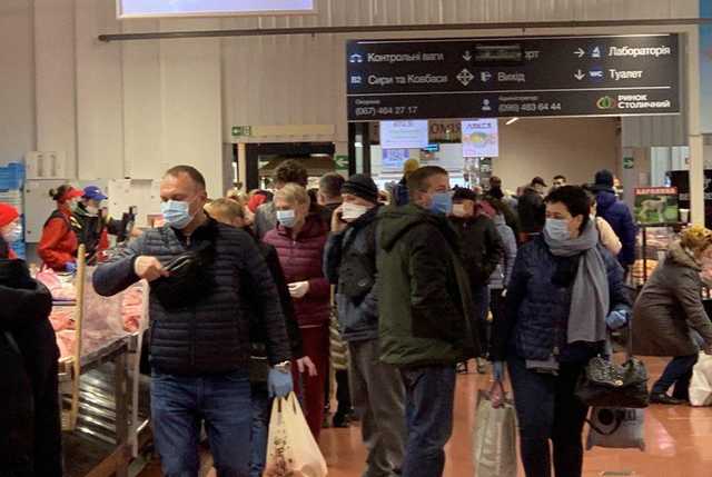 Рынок «Столичный» в Киеве продолжает преспокойно работать, несмотря на запрет