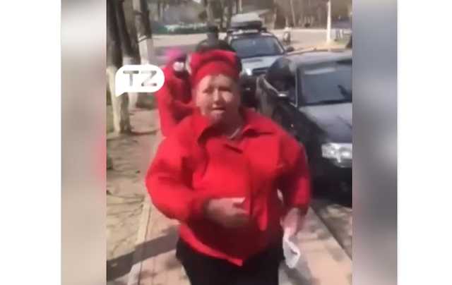 Депутатка горсовета Бучи обматерила и избила жителей города