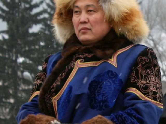 «Коронавирус — живой организм»: главный шаман Алтая взялся изгнать COVID-19 из России