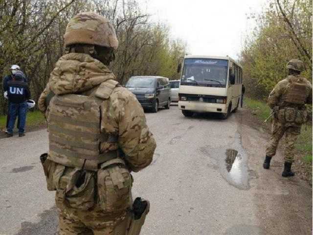 "Неохотно отпускают военных": у Зеленского объяснили особенности обмена пленными с боевиками