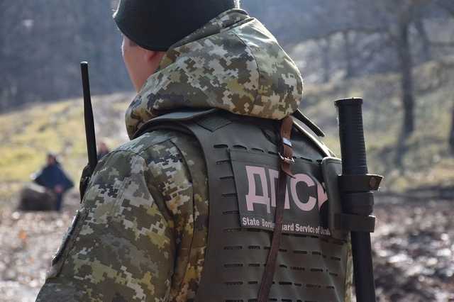 Под видом гуманитарной помощи через границу пытались переправить контрабанду на 1,5 млн грн