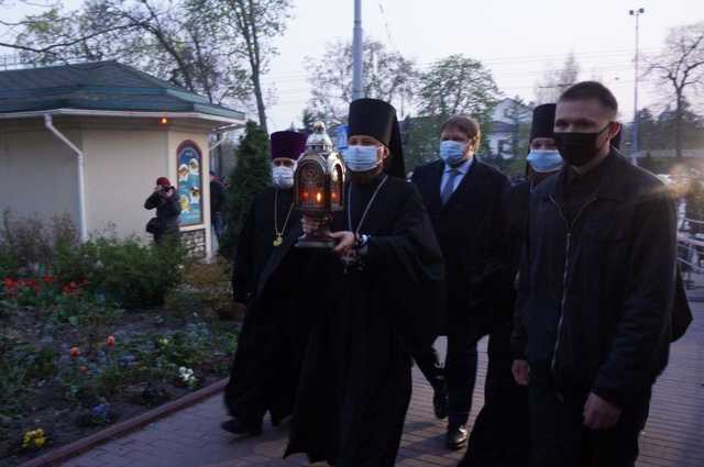 В Киево-Печерскую лавру привезли благодатный огонь