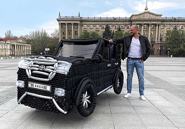 Николаевскому «положенцу» Науменко подарили «Toyota» из воздушных шаров