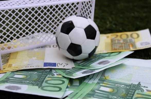 Арахамию призвали прокомментировать деятельность в парламенте проплаченной Суркисом ВСК