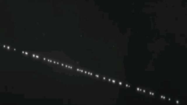 В небе над Киевом пролетели вереницей спутники Илона Маска