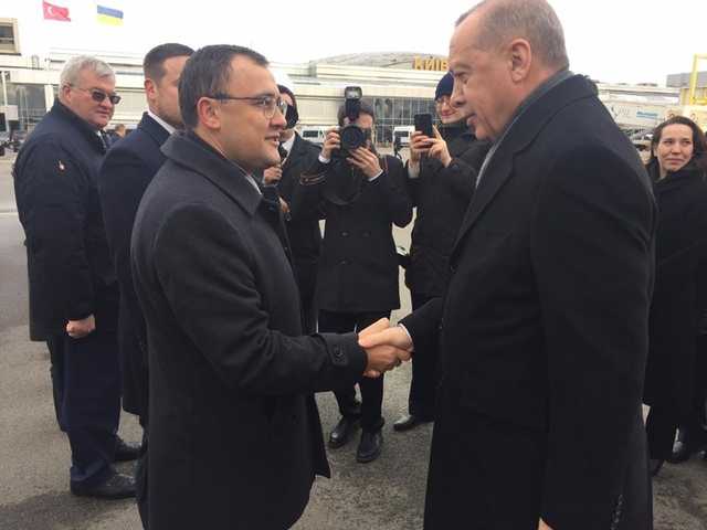 На фото — заминистра иностранных дел Украины Василий Боднар и президент Турции Реджеп Эрдоган