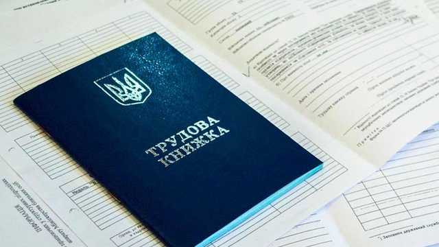 Выплату больничных и пособий по безработице задерживают: названа причина