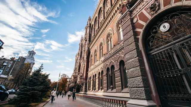 Нацбанк официально подтвердил полномасштабную эмиссию гривны, что спровоцирует ее обвал