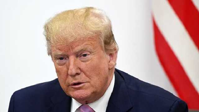 "Виноват" Трамп: американцев предостерегли от принятия внутрь санитайзеров