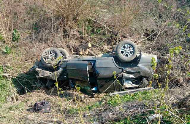 В Черновицкой области внедорожник перевернулся в кювет, водитель погиб на месте