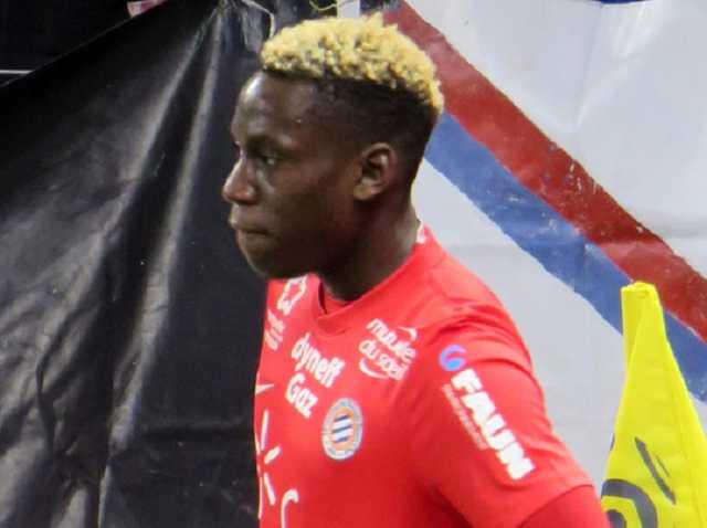 Заразившийся COVID-19 футболист "Монпелье" Самбия выведен из искусственной комы