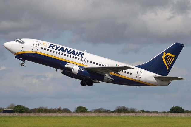 Ryanair не возобновит рейсы с "безумным" требованием летать с пустым средним рядом