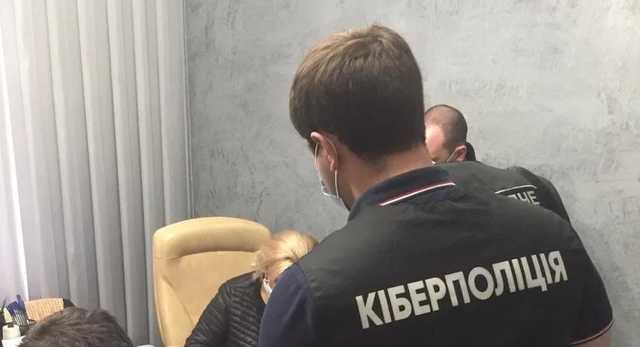 Полиция: в Одессе три года действовала банда «черных» регистраторов