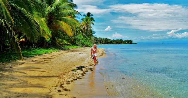 Молодожёны застряли на райском острове из-за коронавируса