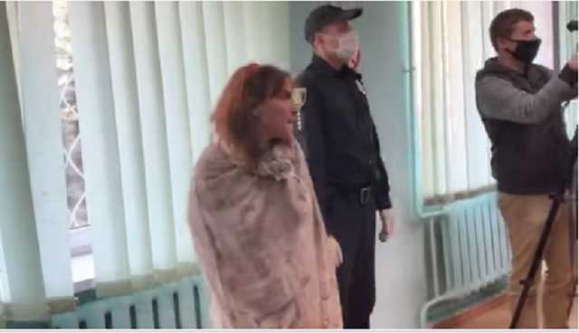 Убийца дочери в Харькове устроила истерику в суде