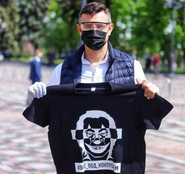 Тищенко пришел в Раду с футболкой с клоуном