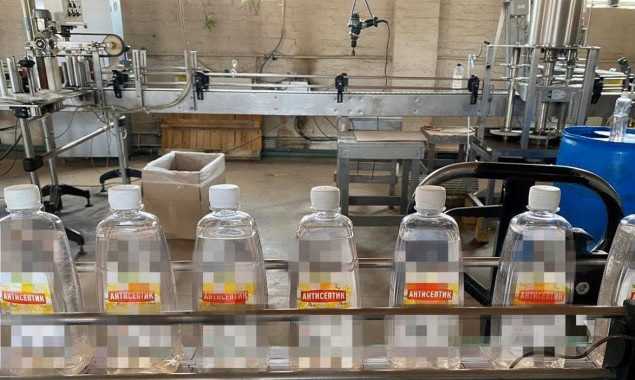 СБУ разоблачила на Киевщине очередное нелегальное производство антисептиков