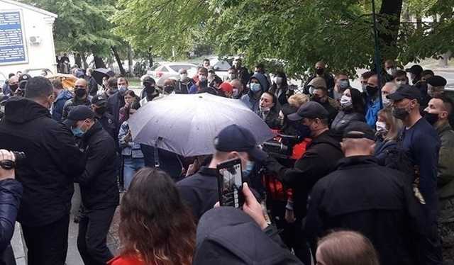 У Черкасах біля управління Нацполіції пройшов страйк проти карантину