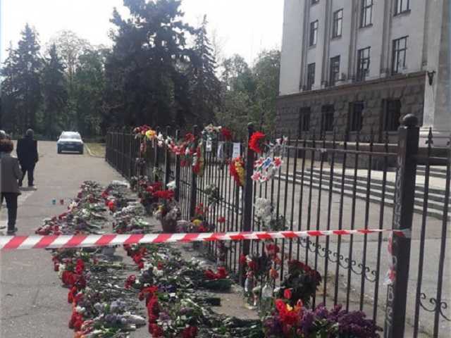 Годовщина трагедии 2 мая в Одессе: активисты устроили стычку