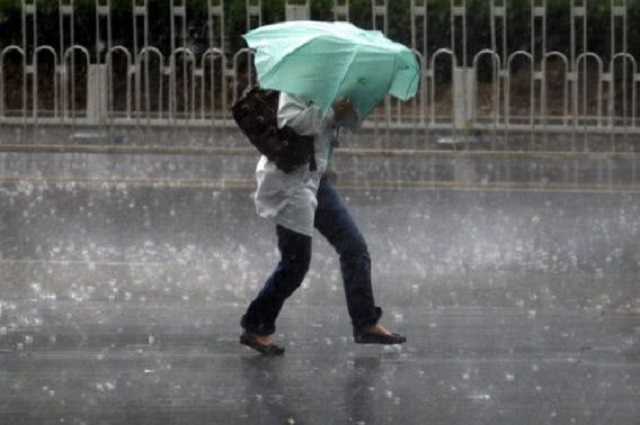 Киев накрыл мощный ливень с градом