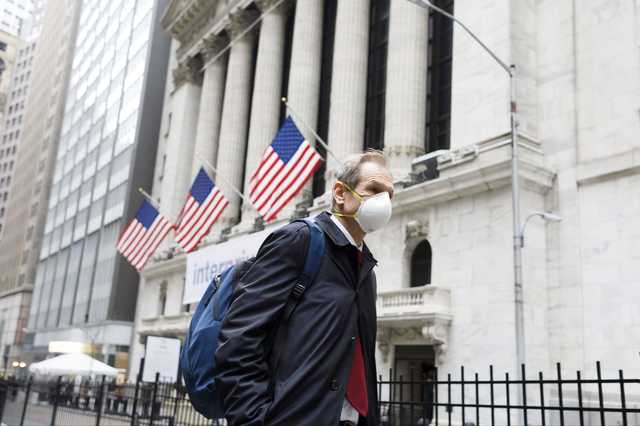 Головний інфекціоніст Білого дому сказав, коли чекати другу хвилю COVID-19