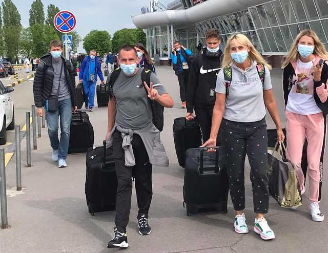 Українські легкоатлети нарешті повернулися додому зі зборів у Португалії