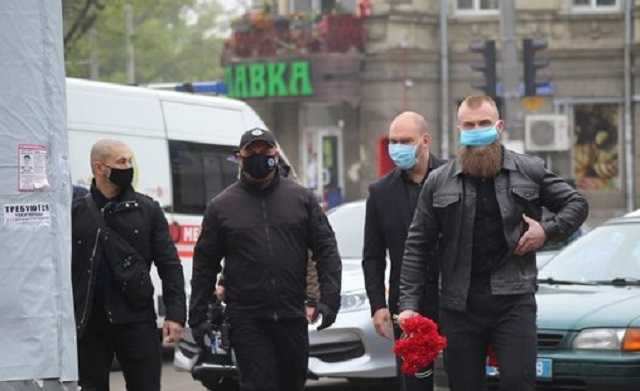 "Слуги народа" Дмитрук и Леонов пришли помянуть погибших сепаратистов в Одессе