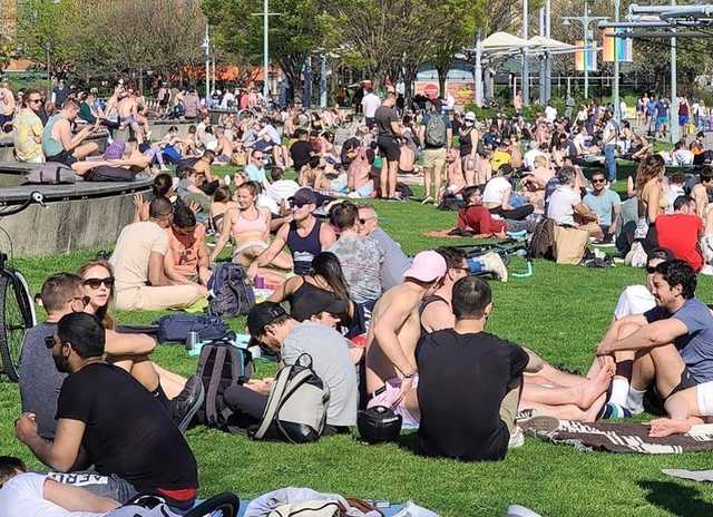 Несмотря на пугающую статистику смертей от COVID-19, жители Нью-Йорка наплевали на карантин