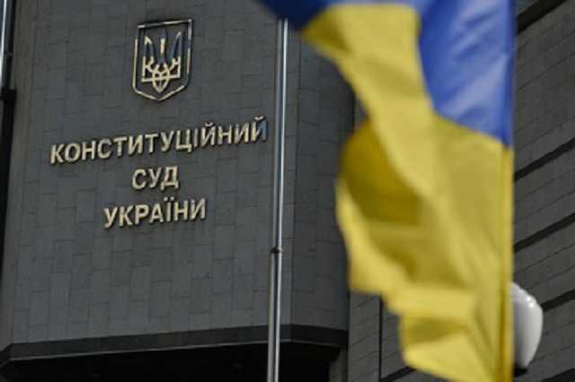 Депутаты просят КС разъяснить, что подразумевается в Конституции под "достойными условиями жизни"