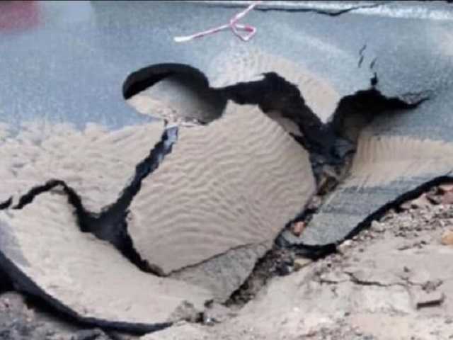 Ливни в Киеве: на Печерске "ушел под землю" асфальт