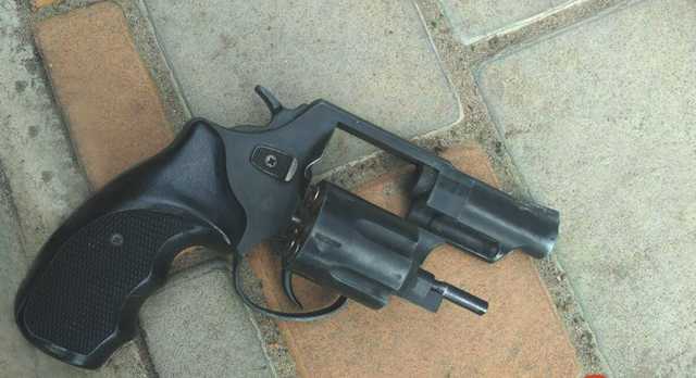 В Днепре стрельба: 17-летнего парня забрала скорая