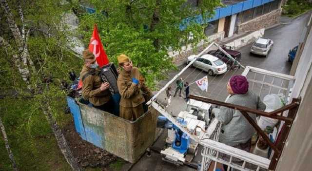 В России отличились "карантинным" поздравлением ветеранов с 9 Мая