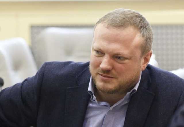 Глава Днепропетровского облсовета объяснил почему избавился от наклейки "Зе-команда"