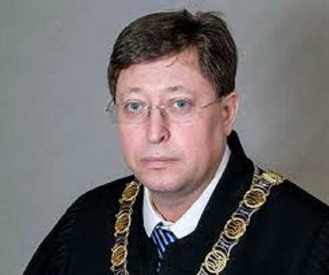 Суддя Костянтин Бабенко навідріз відмовлятися платити за комунальні послуги маючи мільйонні статки