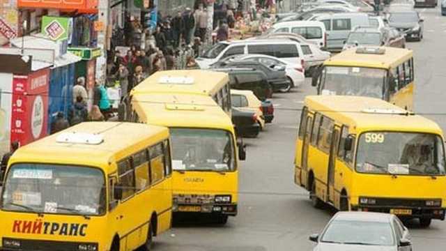 В Киеве увеличивают количество транспорта на маршрутах
