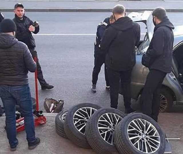 В Киеве задержали банду, воровавшую автомобильные колеса