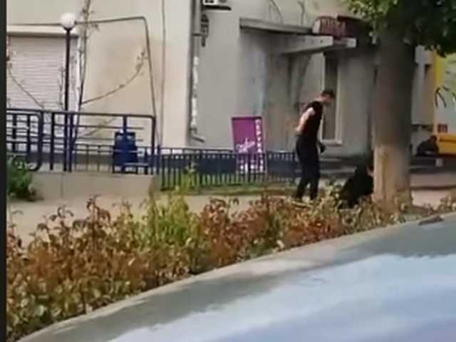 В Виннице на глазах у прохожих парень жестоко избил девушку