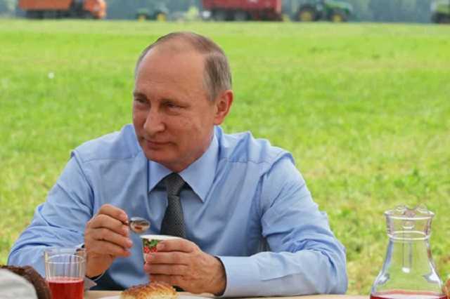 Контролируют врач и охрана: стало известно, как готовят еду для Путина