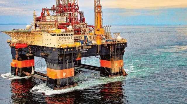 Цены на нефть обвалились ниже психологической отметки